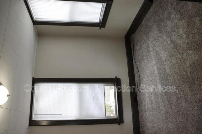 Building Photo - 307 1/2 Jefferson Ave