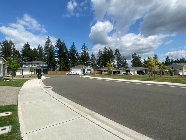 Building Photo - Modern Bonney Lake Home w/ AC  **SHORT TERM LEASE **
