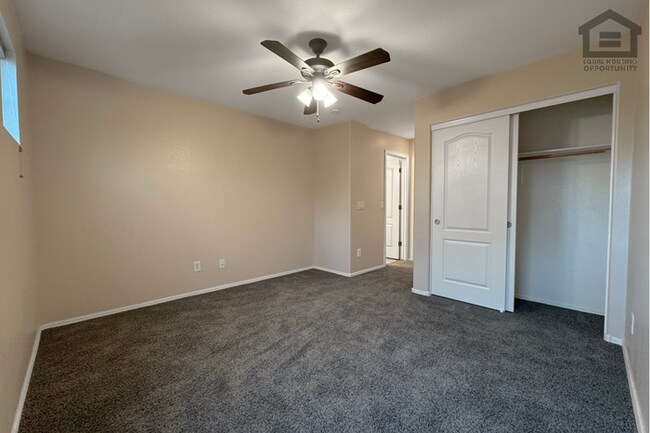 Building Photo - 3Bed/2.5Bath House at Union Hills Dr/32nd St! Ready for Immediate Move-In!