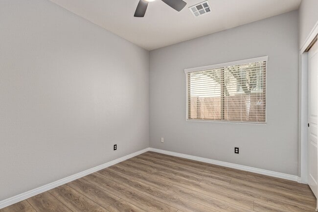 Building Photo - Lovely home in cul-de-sac lot with fenced pool!