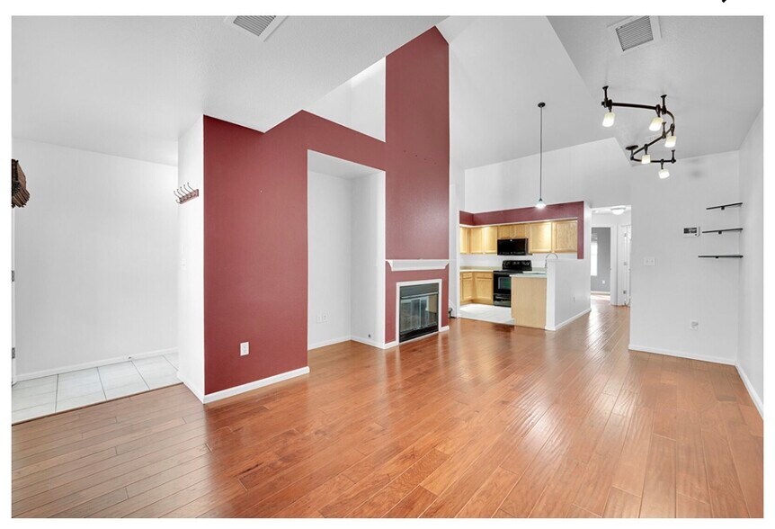 Building Photo - 18721 E Water Dr