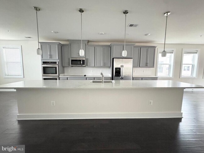Building Photo - 44858 Tiverton Sq