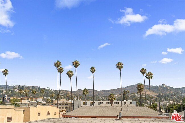 Building Photo - 1409 N Hobart Blvd