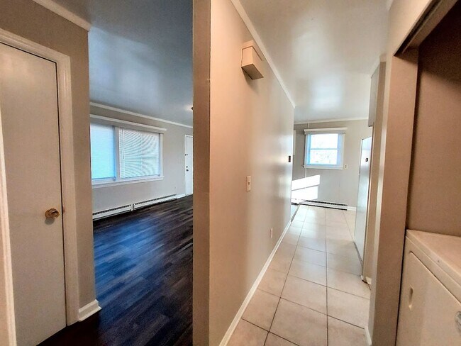 Building Photo - Hoyt Street