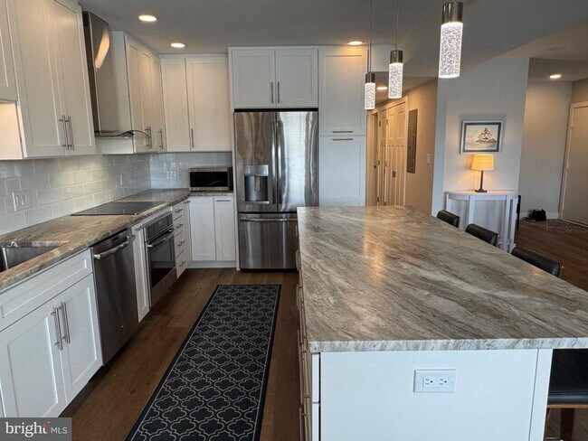 Building Photo - 1 President Point Dr