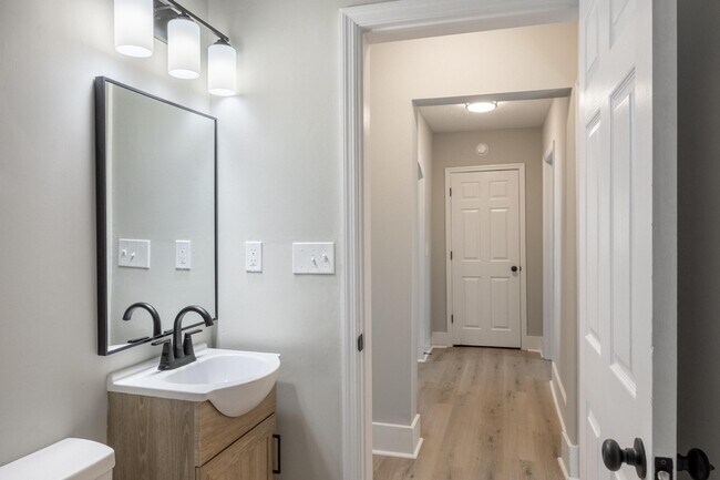 Building Photo - 5350 Slayton Ave