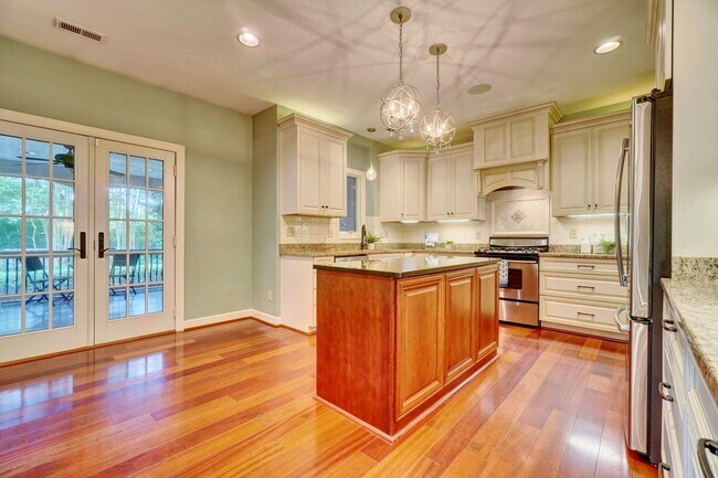 Building Photo - 1700 Jermyn Ln