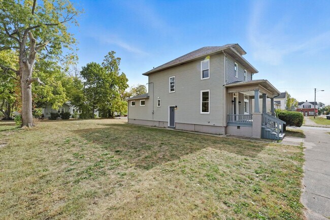Building Photo - NEW 4-Bed Home with Modern Updates & Extra...