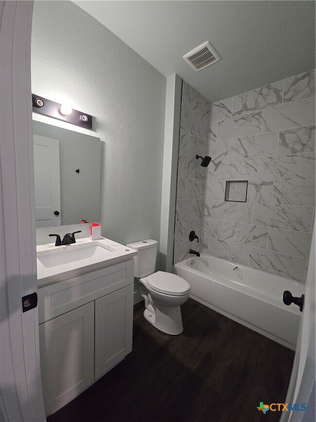 Building Photo - 206 Lewis Todd