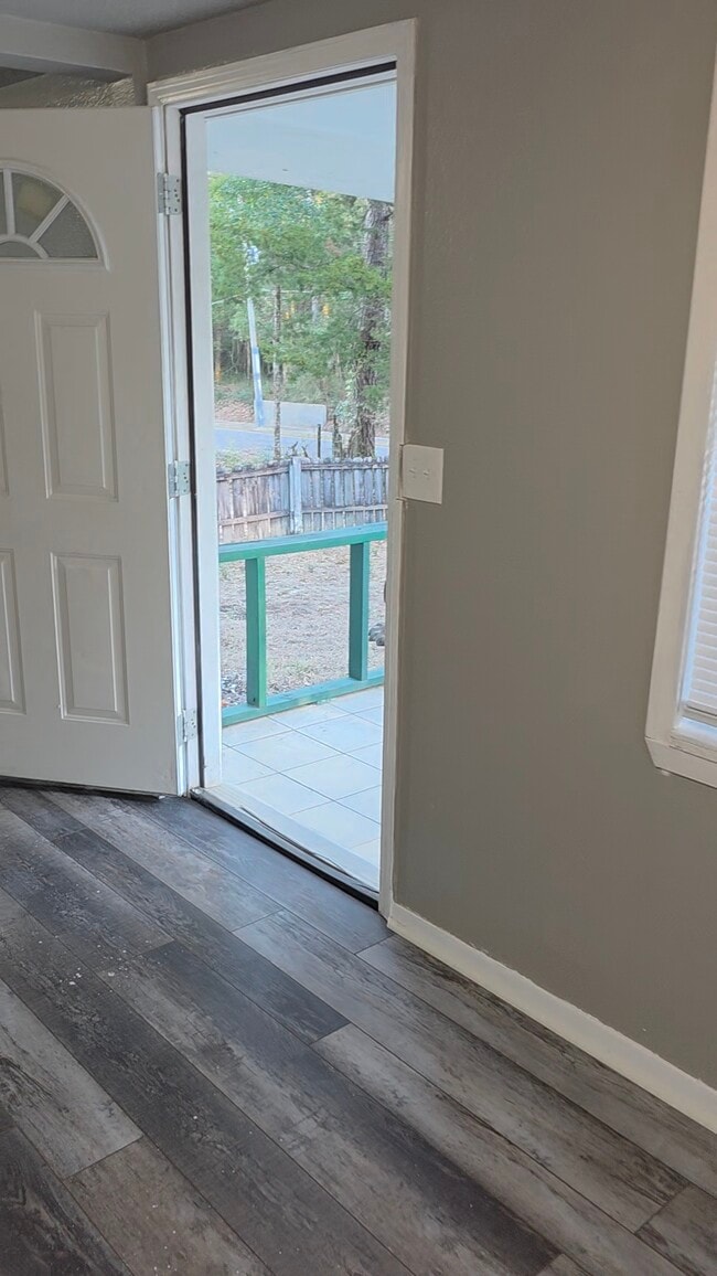 Building Photo - 505 Dorsey Ave