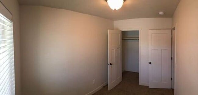Building Photo - Beautiful 3 Story Vineyard Townhome