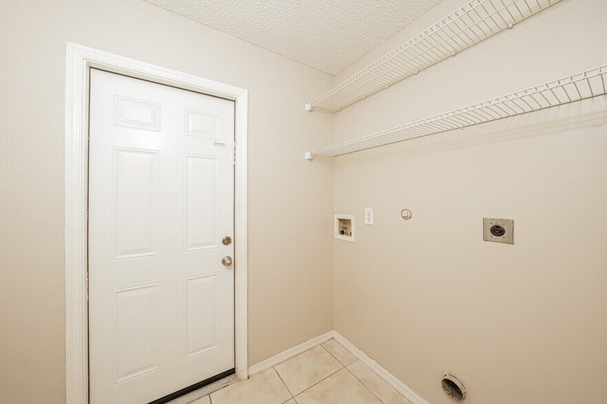 Building Photo - 7142 Davit Cir