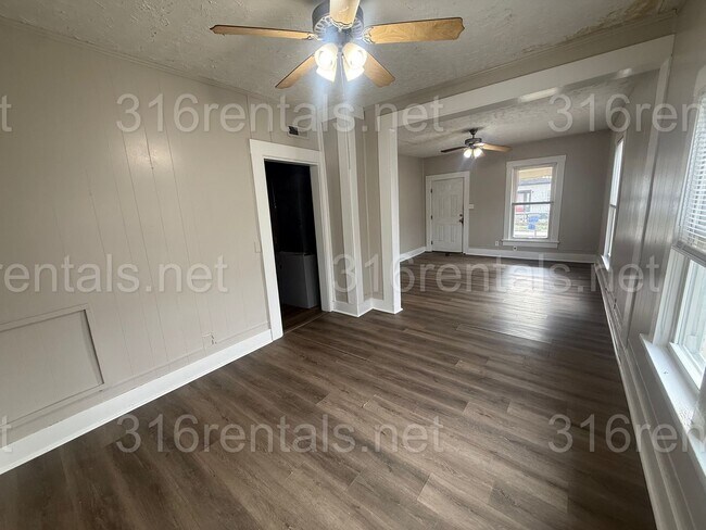 Building Photo - $945- 3 bed 1 bath home - Single Family Home