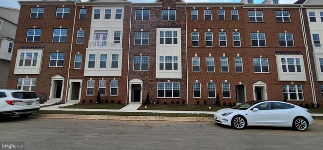 Building Photo - 4940 MacDonough Pl