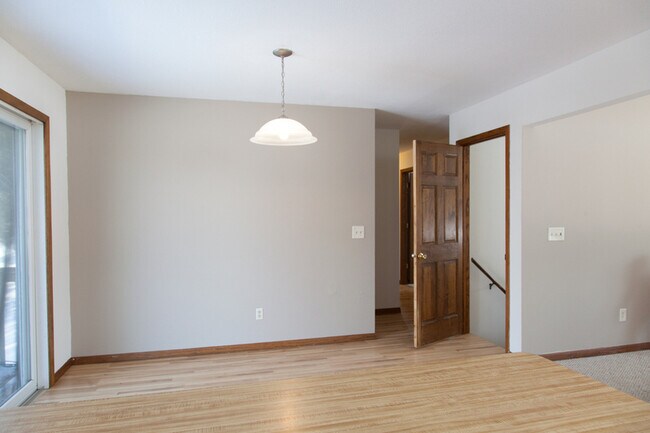 Building Photo - 965 Sherman Rd