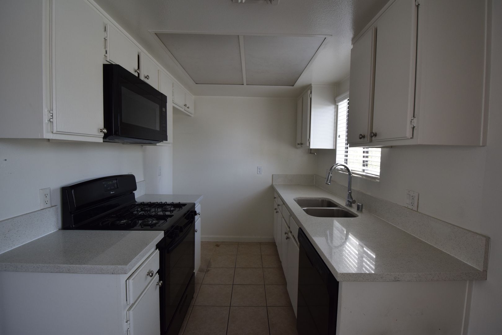 Building Photo - 12338 Oxnard St