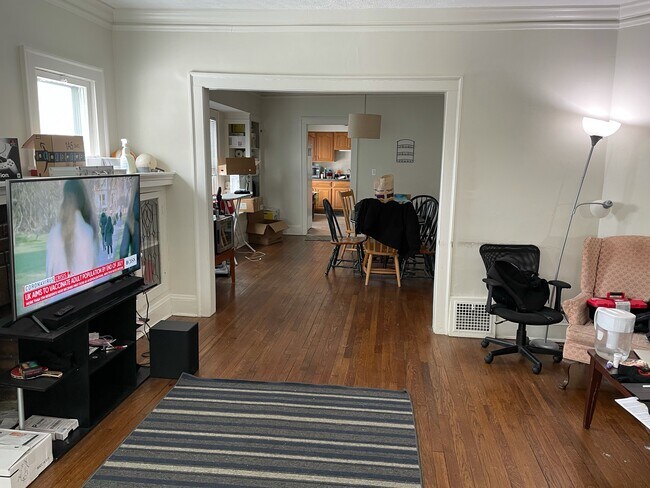 Building Photo - 2515 E 127th St