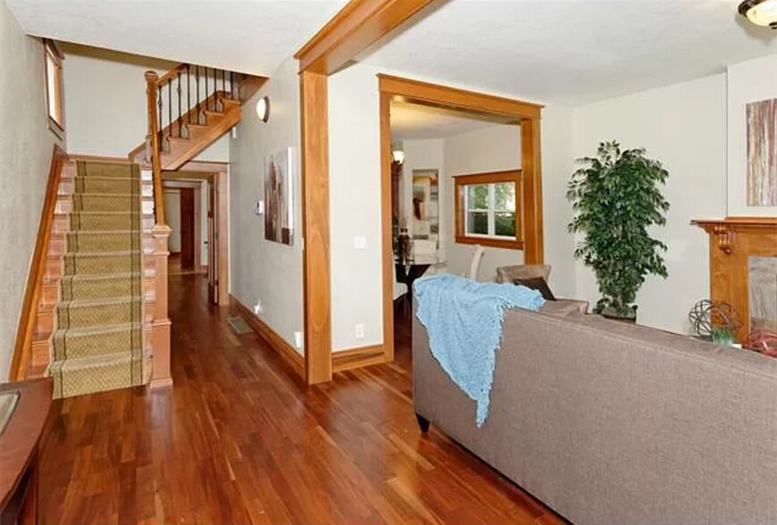 Entry Way - 1373 Osceola St