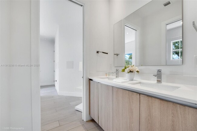 Building Photo - 2868 SW 33rd Ct