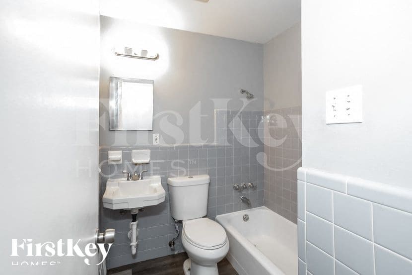 Building Photo - 1095 Ozment Dr