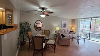 Building Photo - 2801 Somerset Dr