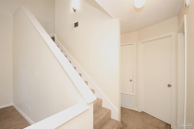 Building Photo - 7033 Weatherwood Dr