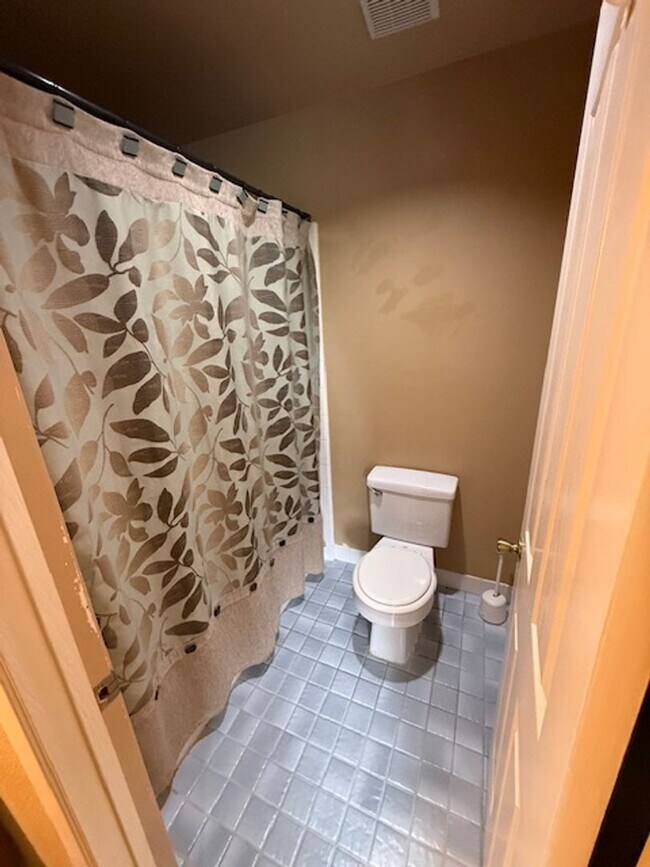 Building Photo - OPEN HOUSE this Wednesday 5pm-6:30pm - Private Redwood Setting | 4BR Home with Family Room, Bar &...