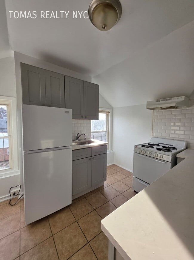 Building Photo - 35 Altonwood Pl