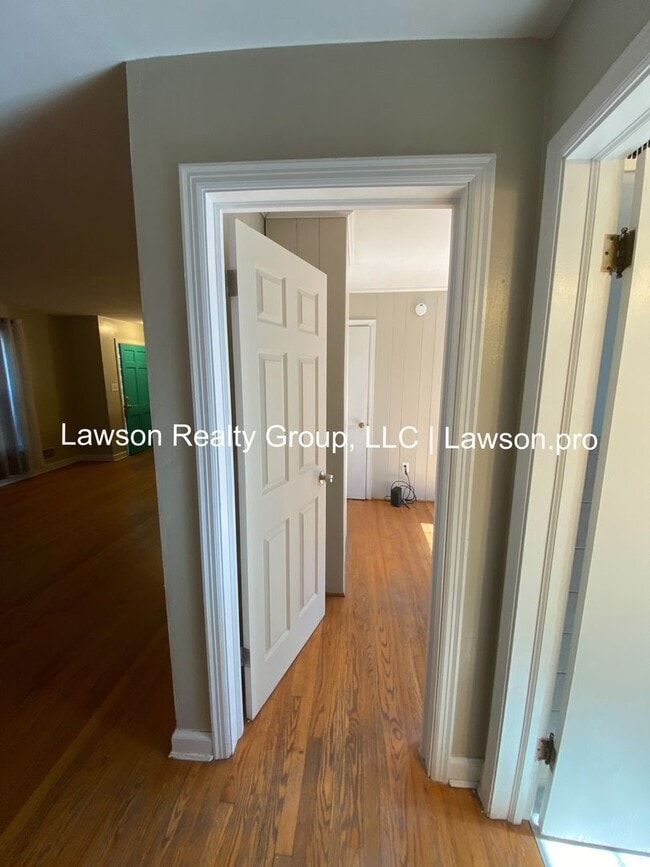 Building Photo - Cozy Raleigh Court Ranch with Partially Finished Basement