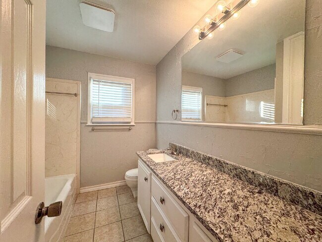 Building Photo - Newly-updated, 3-bedroom near LCU!