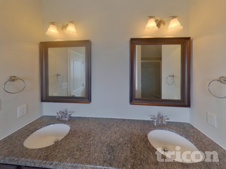 Building Photo - 2925 Cason Ln