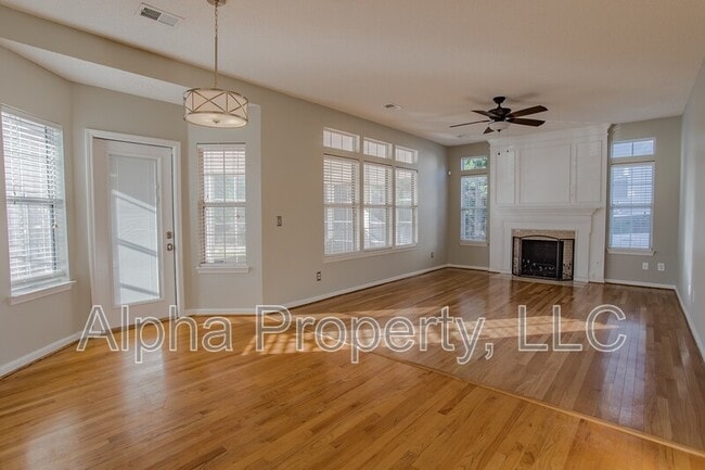 Building Photo - 120 Windsong Dr