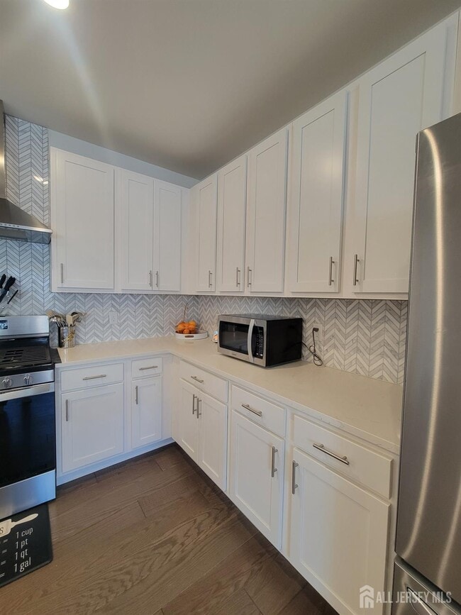 Building Photo - 231 Lorhan Dr