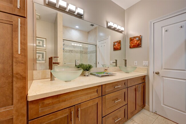 Building Photo - 2150 Tanbark Ln