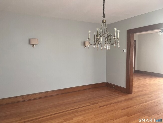 Building Photo - 460 Anson St