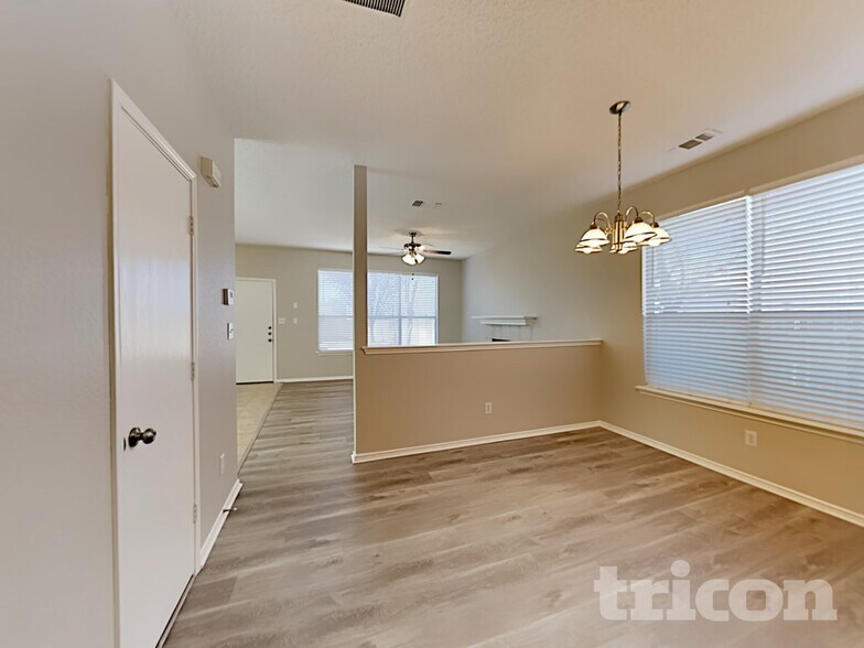 Building Photo - 813 Indigo Terrace