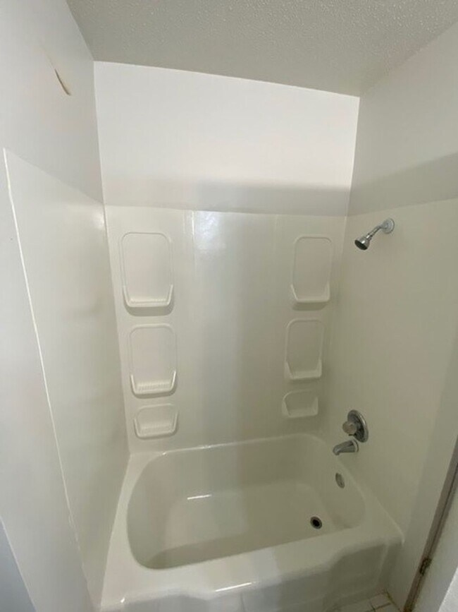 Building Photo - 2 Bedroom, Townhomes for rent in Urbandale, IA