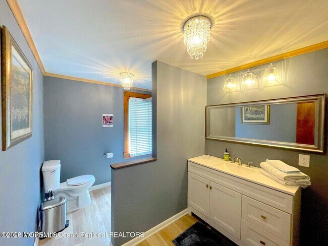 Building Photo - 137 Oakland St