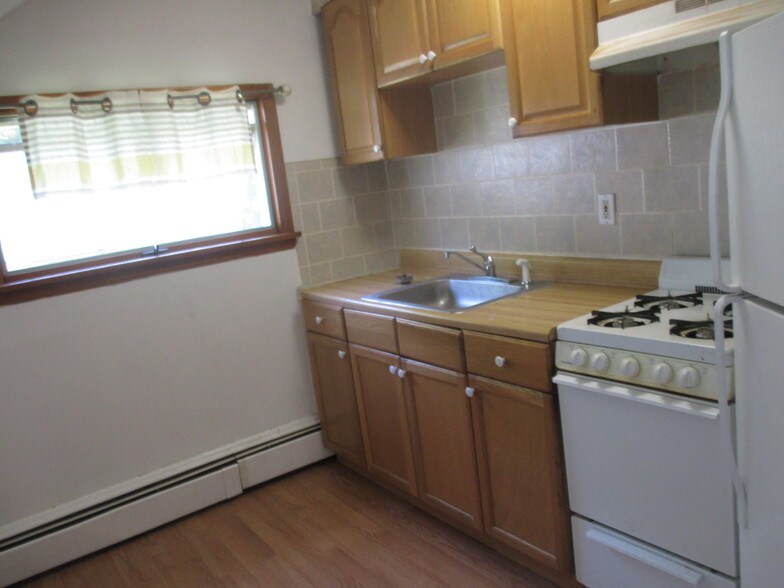 Building Photo - 190 S Middletown Rd