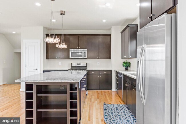 Building Photo - 42394 Pale Iris Terrace