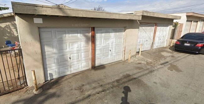 Building Photo - 17442 Queens Ln