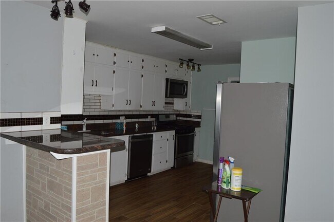 Building Photo - 137 Colorado Cir