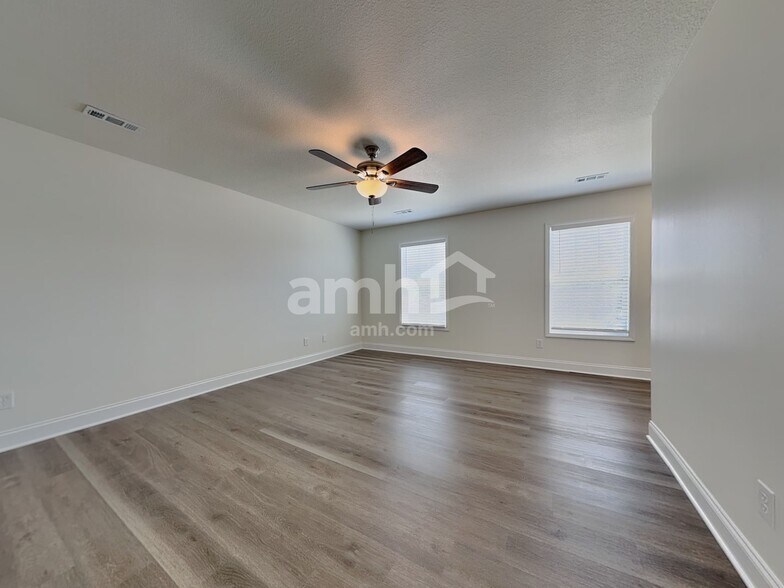 Building Photo - 1615 Douglas Wood Ln