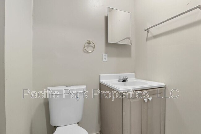 Building Photo - 502 S Holmes Ave