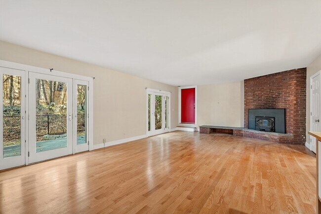 Building Photo - 379 Concord Rd