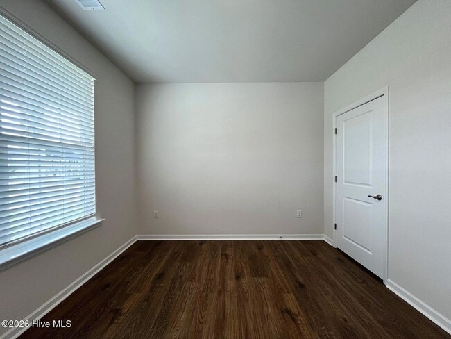 Building Photo - 512 Ragapple Ln