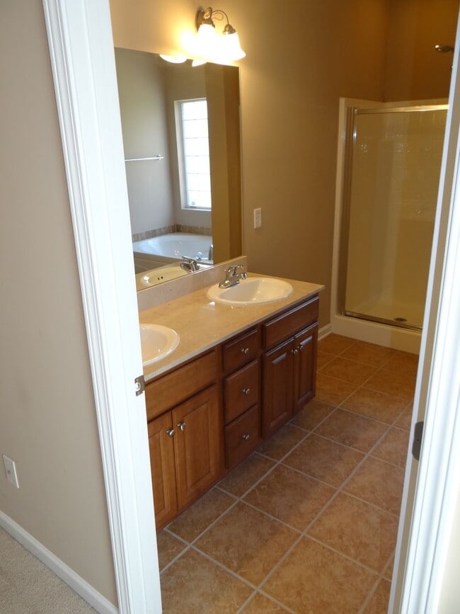 Building Photo - 257 Oxmoor Pl