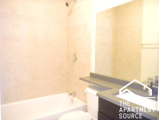 Building Photo - 696 Elm Pl