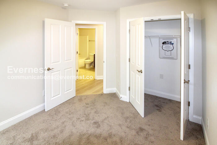 Building Photo - 809 Goswell Dr