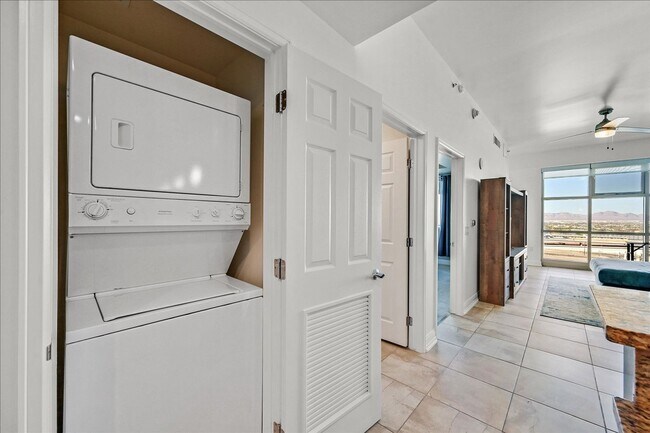 Building Photo - Luxury High-Rise Condo on Downtown Fremont Street!